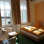 Schloonsee, Garni Hotel