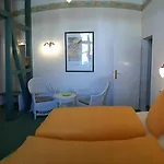 Schloonsee, Garni Hotel 3*